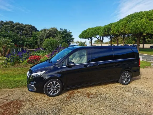 Van Mercedes pour les navettes invités