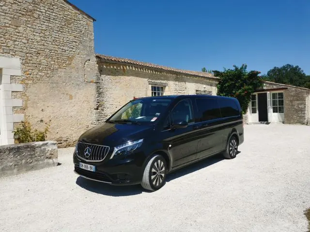 Van Mercedes 7 places — transferts aéroport La Rochelle